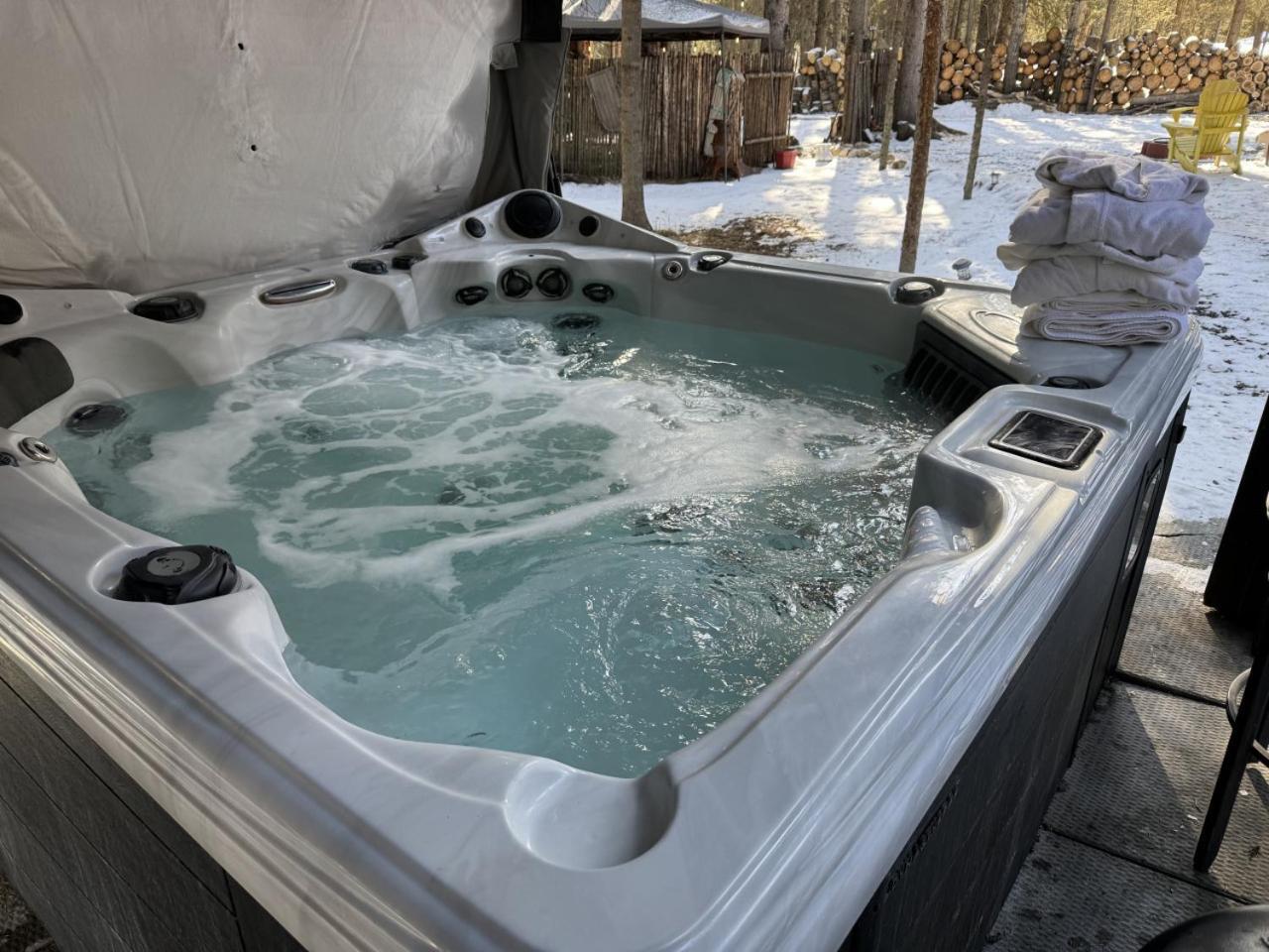 Rustic Cozy Cabin With Hot Tub Bragg Creek 外观 照片