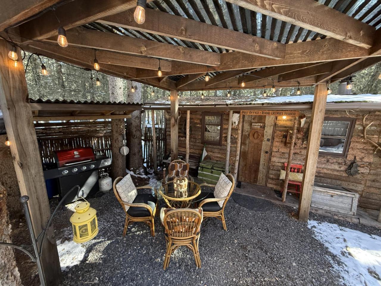 Rustic Cozy Cabin With Hot Tub Bragg Creek 外观 照片