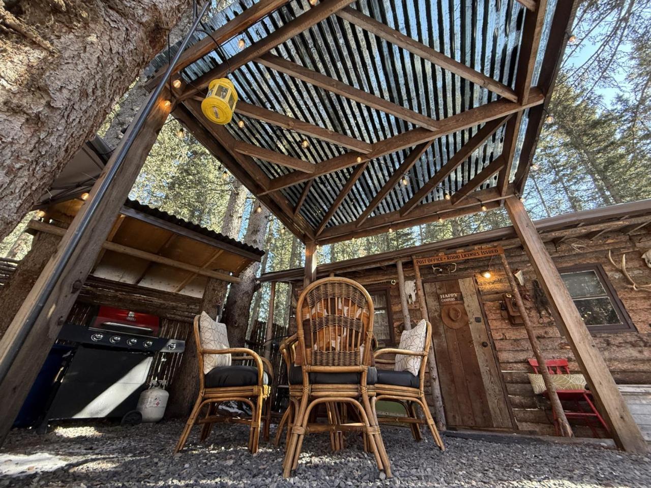 Rustic Cozy Cabin With Hot Tub Bragg Creek 外观 照片