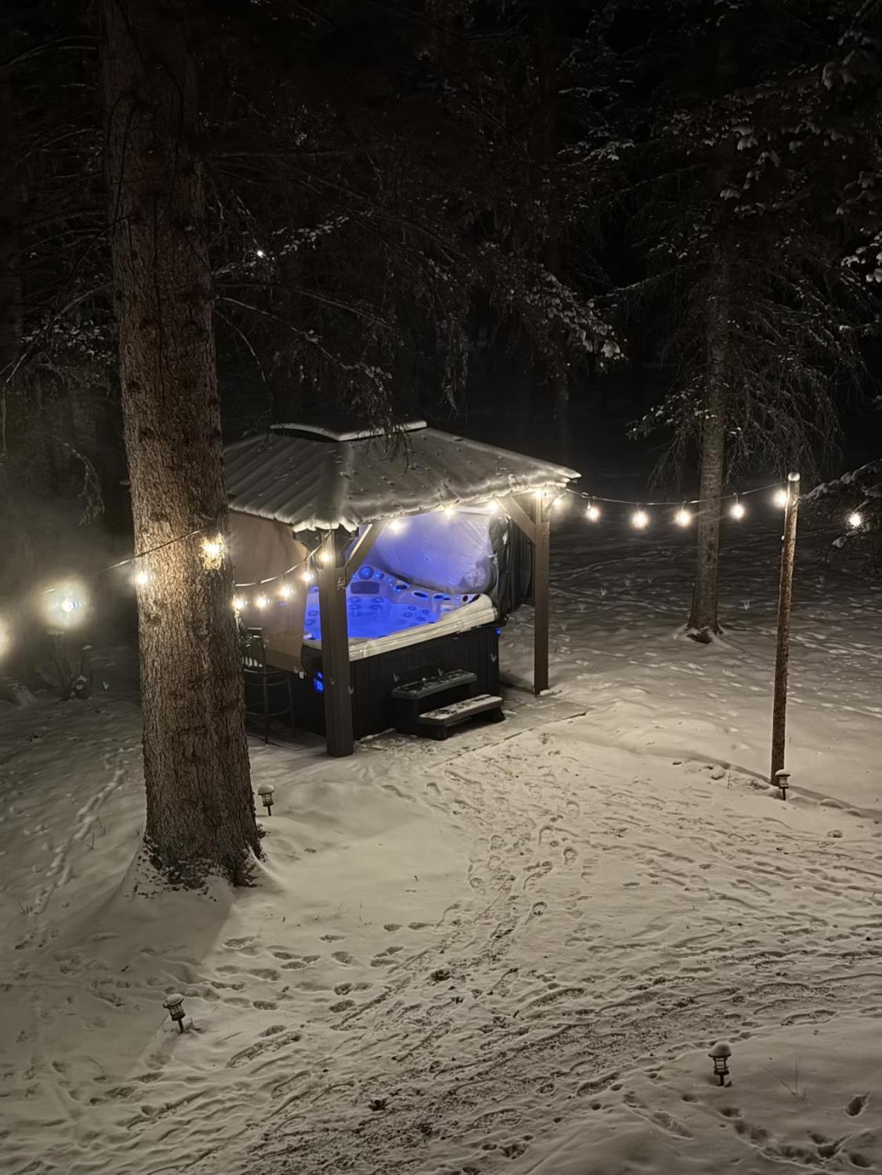 Rustic Cozy Cabin With Hot Tub Bragg Creek 外观 照片