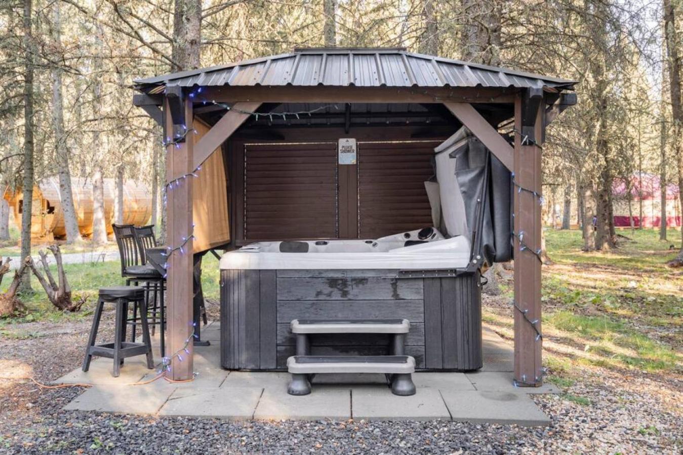 Rustic Cozy Cabin With Hot Tub Bragg Creek 外观 照片